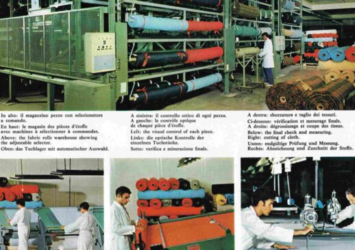 Operatori al lavoro in uno stabilimento tessile, impegnati nel controllo qualità, selezione, misurazione e taglio di tessuti stoccati in grandi rotoli colorati su scaffalature meccanizzate.